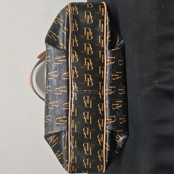 DOONEY & BOURKE COLLINS SHOULDER BAG W/MATCHING WRISTLET BFPM-12-169 - Picture 5 of 13